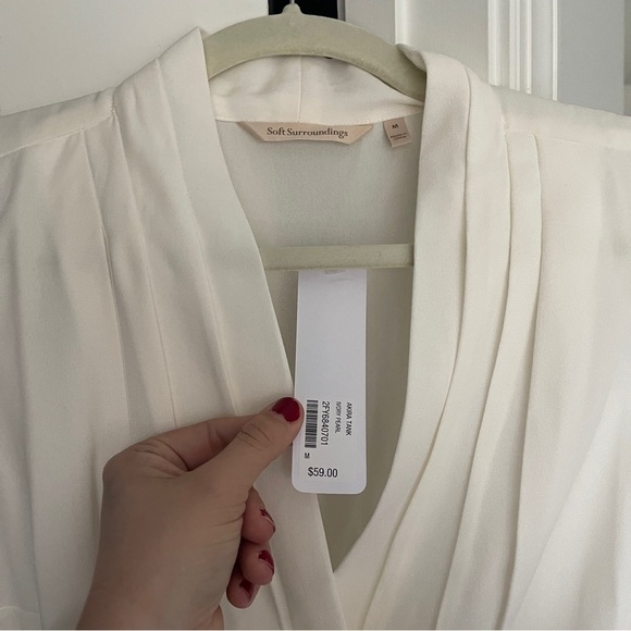 NWT Soft Surroundings Akira Ivory Pearl Sleeveless Shell V Neck Tank Top - Picture 3 of 5